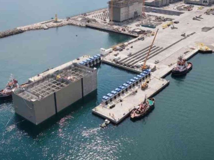 Il Mose solo nel 2022 Una storia italiana tra sprechi e inchieste