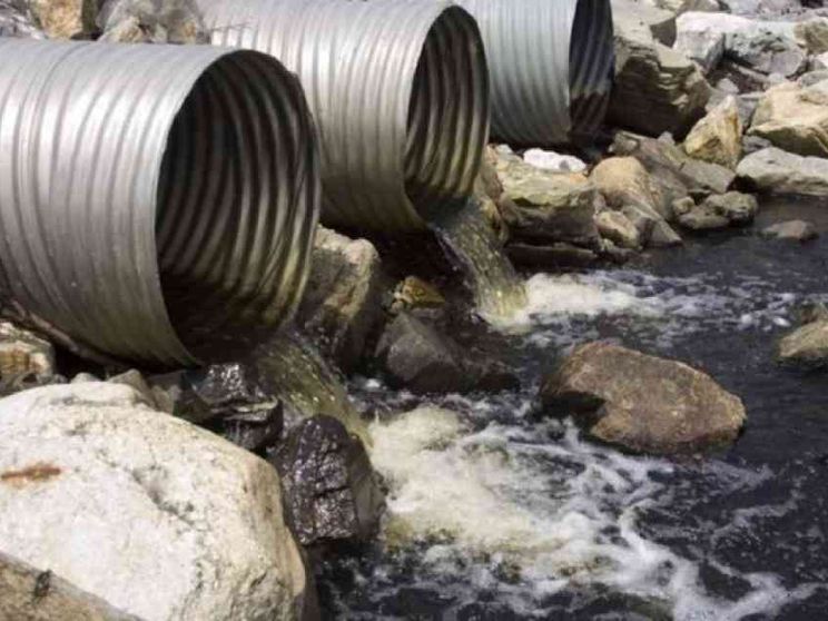 Acqua inquinata per 300mila persone Mamme in campo