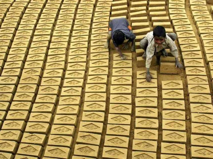 La lunga marcia contro l'analfabetismo per un lavoro più «degno»