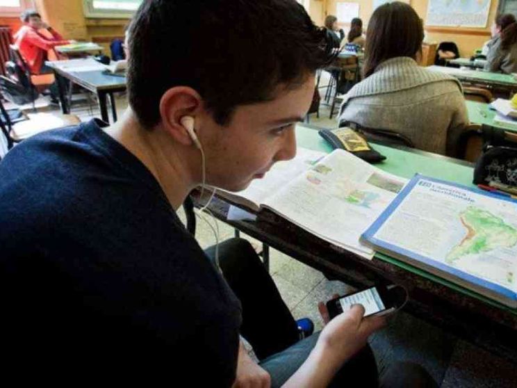 Gli smartphone in classe? No, ci vuole un po' di sconnessione
