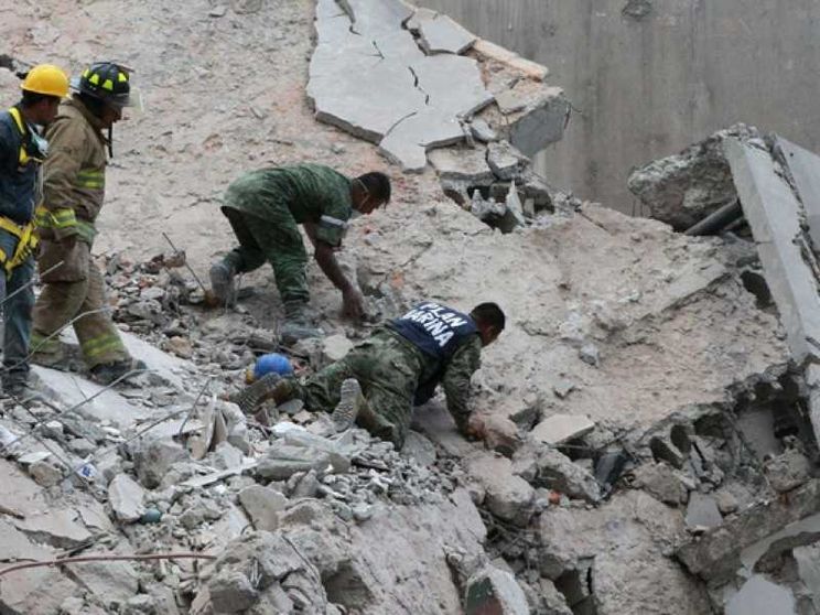 Terremoto, aumentano le vittime: 273 morti, decine di bambini uccisi a scuola