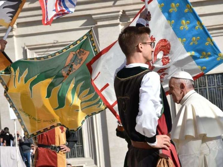 Papa: impara dalla meraviglia, coltiva lo stupore. Vivi, ama, sogna, credi