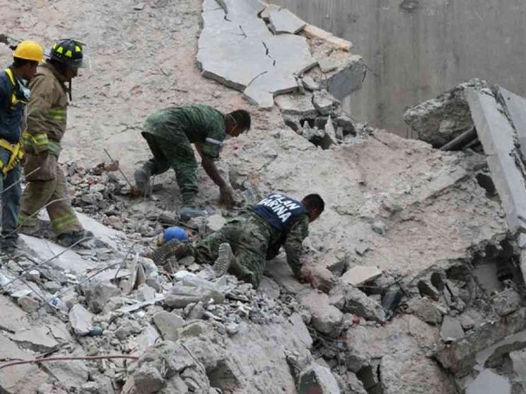 Terremoto, aumentano le vittime: 273 morti, decine di bambini uccisi a scuola