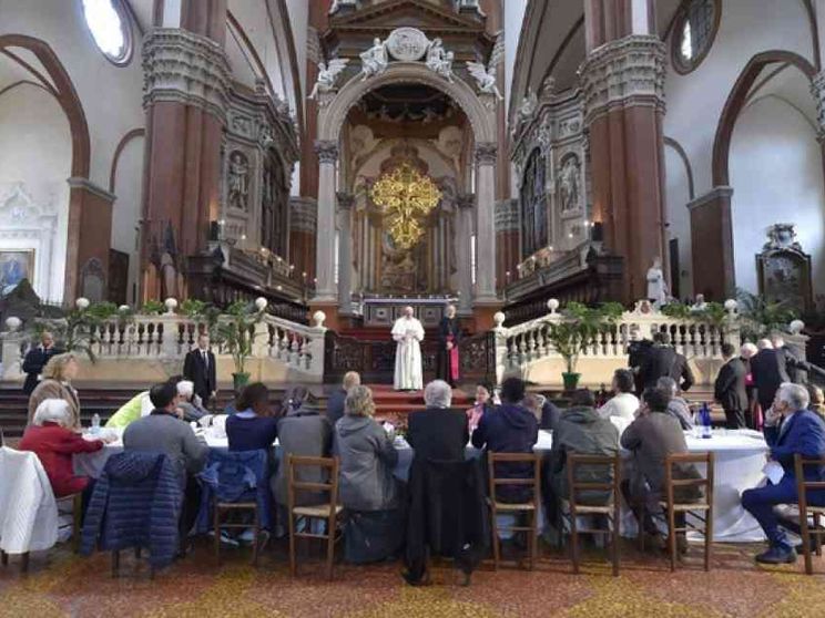 Zuppi: il pranzo con i poveri in San Petronio «non è desacralizzante»