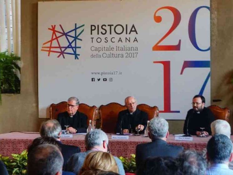 Galantino: «L'ospitalità è sacra, no a scuse e ipocrisia»