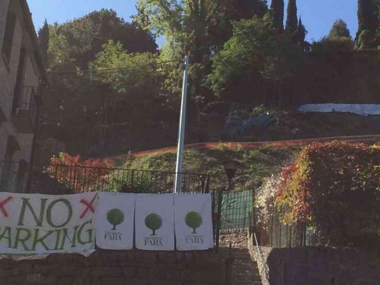 Il parcheggio della Fara sopra una discarica abusiva