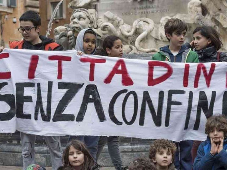 Oggi è Cittadinanzaday, in piazza insegnanti, alunni e associazioni