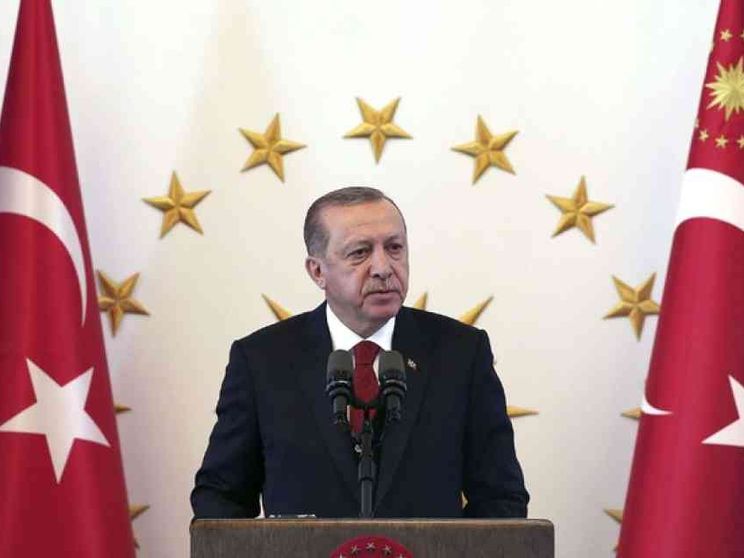 Erdogan «scaccia» Ataturk da scuole e ospedali