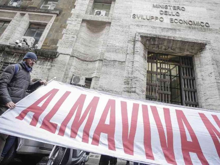 Stop del governo ad Almaviva: no ai trasferimenti a Rende