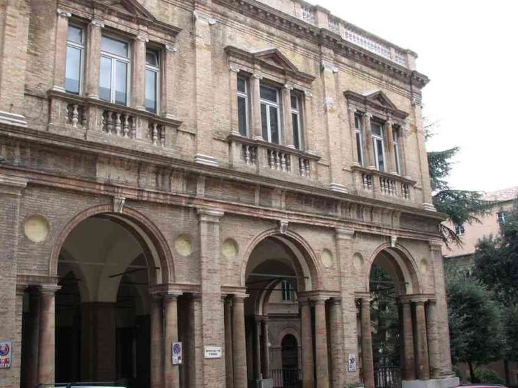 Proteste per l'Ave Maria all'Università. E il vescovo si scusa (a modo suo)