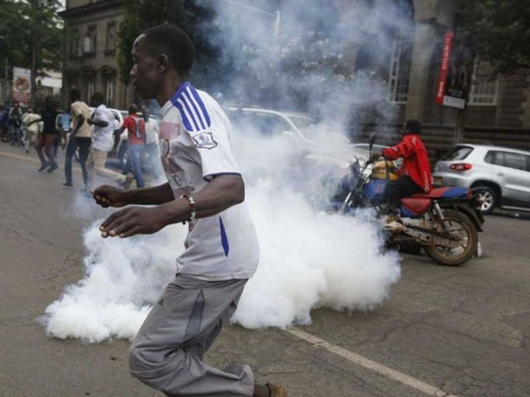 Tensione alle stelle in Kenya: nessun rinvio del voto. Ucciso sacerdote