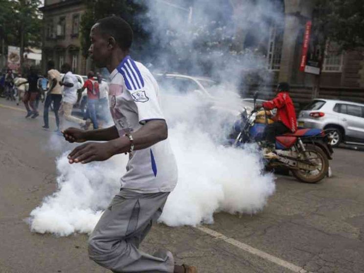 Tensione alle stelle in Kenya: nessun rinvio del voto. Ucciso sacerdote