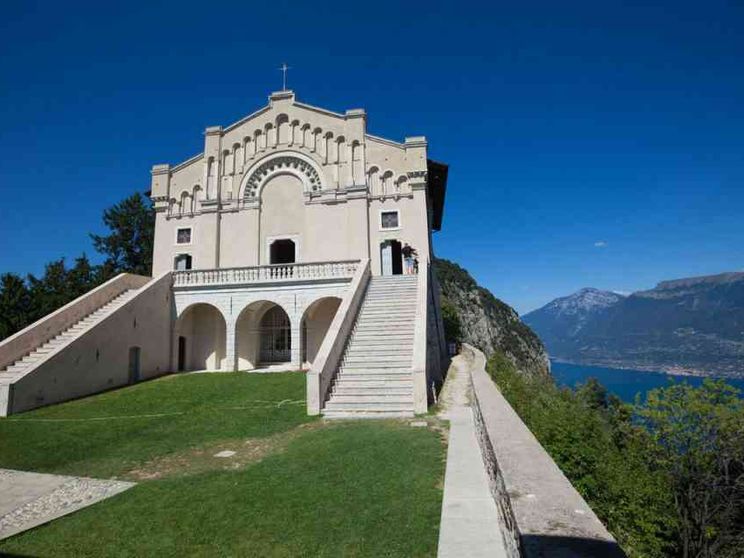 Rubate reliquie di Wojtyla. «Restituitele, anche in forma anonima»