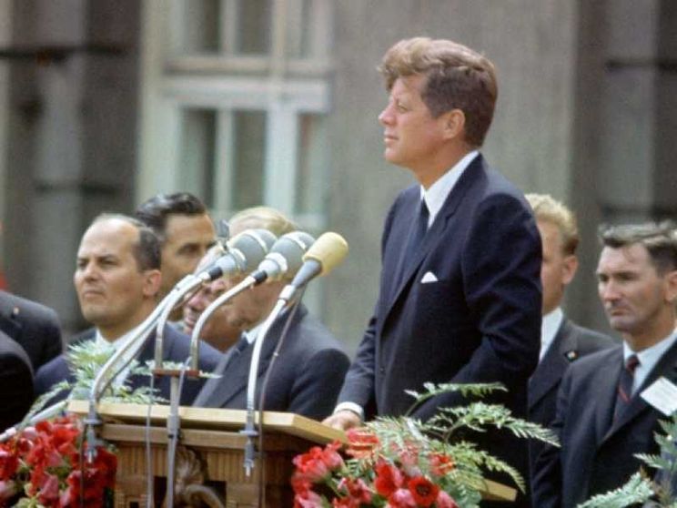 Trump pubblica (quasi tutta) la «verità» su Kennedy