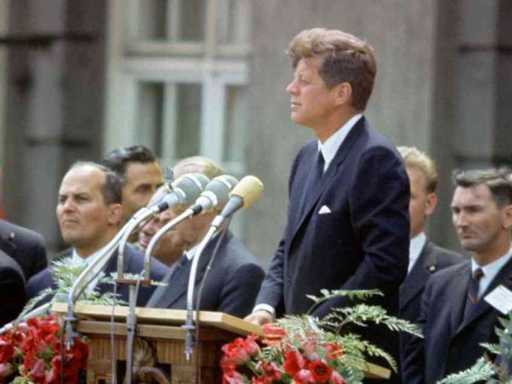 Trump pubblica (quasi tutta) la «verità» su Kennedy