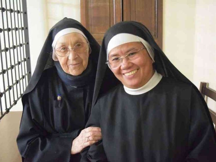 Le 5 suore che resistono a Spello: «Con l'aiuto di tutti possiamo farcela»