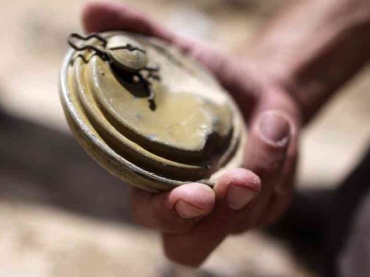 Legge anti-mine, Mattarella non firma: «salva» le banche