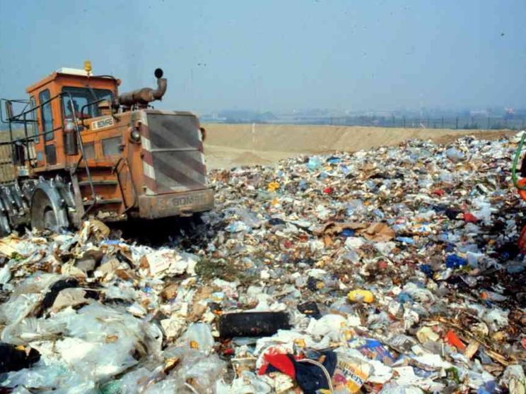 Rifiuti, 433mila tonnellate all'estero. E costano 86 milioni