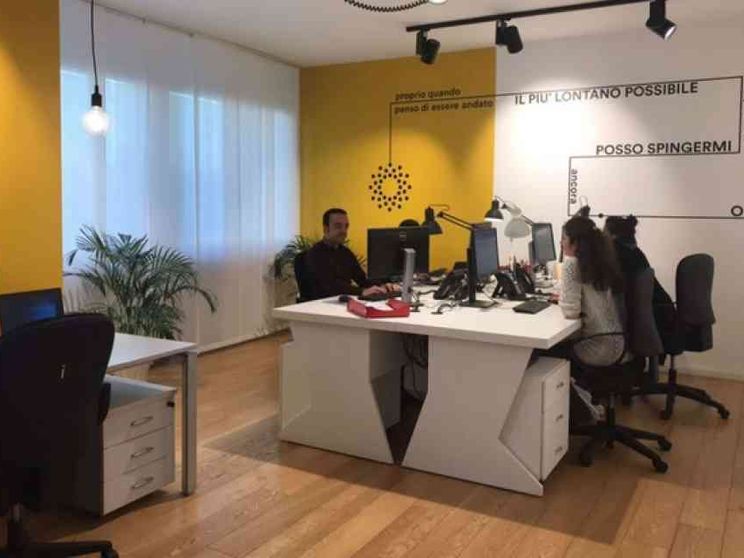 Spazio a un centinaio di incaricati alla vendita