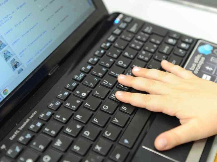 Figli, via le foto dai social. Per sentenza (e per loro)