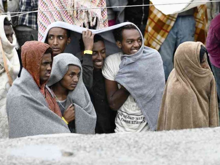 Calano gli sbarchi ma aumentano gli arrivi di piccoli migranti