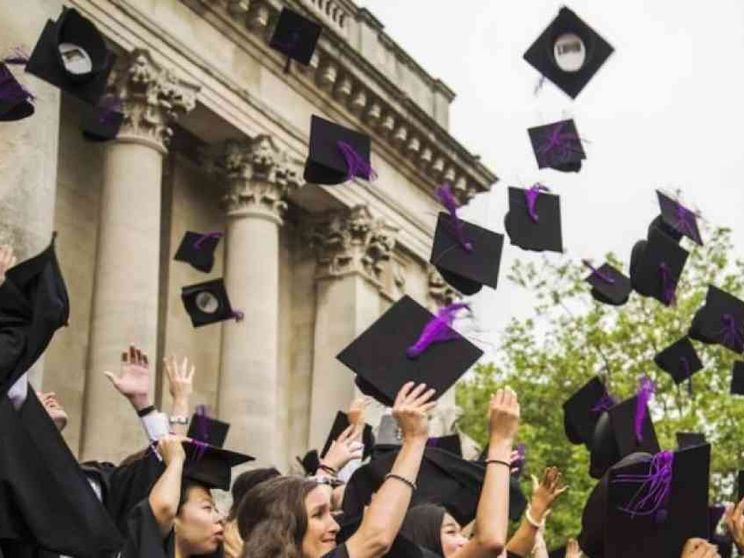 Anche i giovani britannici sono un po' bamboccioni