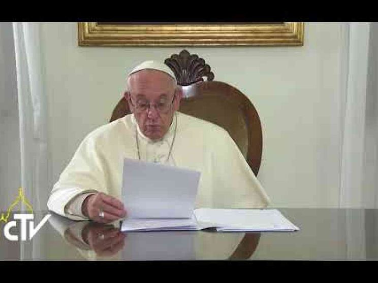 Il Papa: «Il bene della famiglia decisivo per il futuro del mondo»