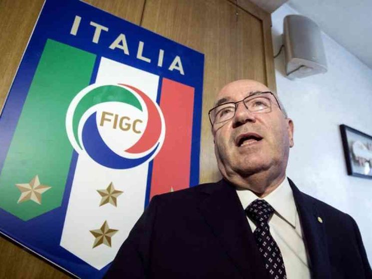 La serie A batte un colpo: salta il contratto con lo sponsor delle scommesse