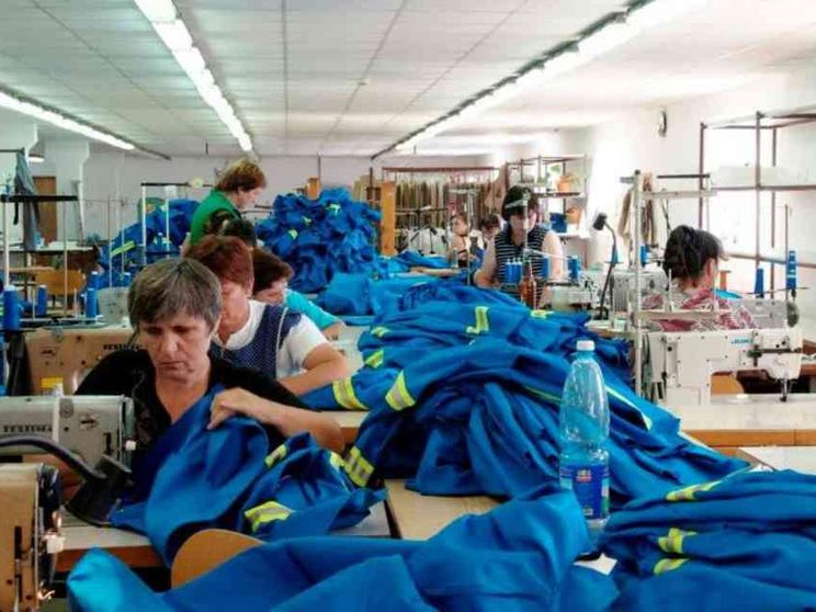 «Est Europa, stipendi da fame per chi produce l'abbigliamento di marca»