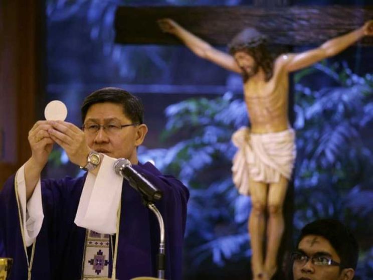 Il cardinale Tagle: «Mettiamoci alla scuola degli ultimi»