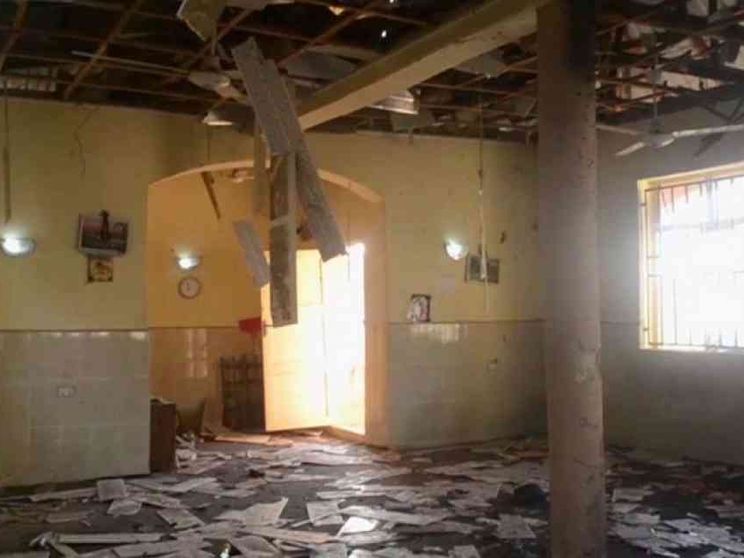 Ragazzino-kamikaze in moschea: almeno 50 i morti