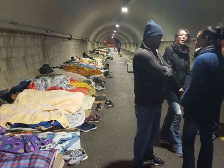 Sgombero per i profughi dalla galleria Bombi