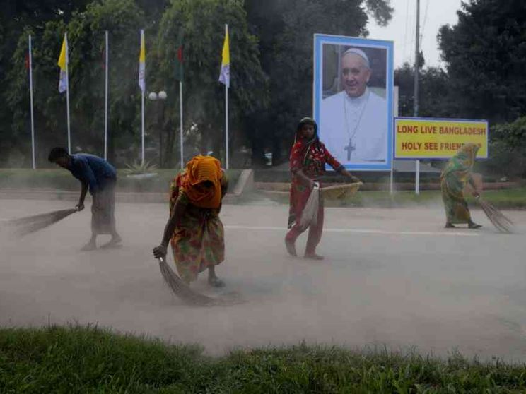 In Bangladesh Francesco da «apostolo di pace»