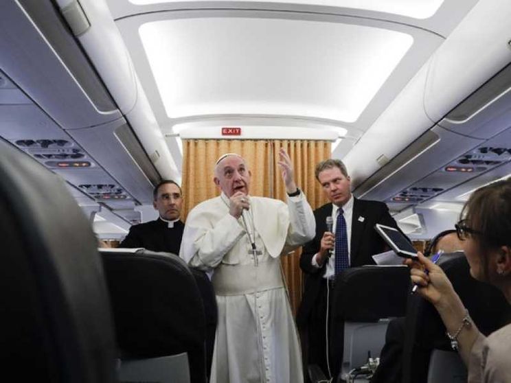 Papa Francesco: armi nucleari, siamo al limite del lecito