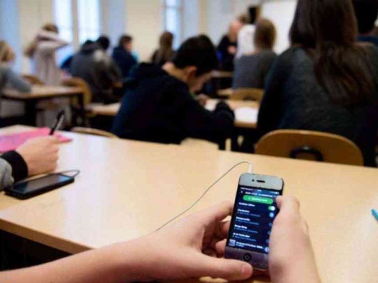 Perché dico «no» all’uso dello smartphone in classe