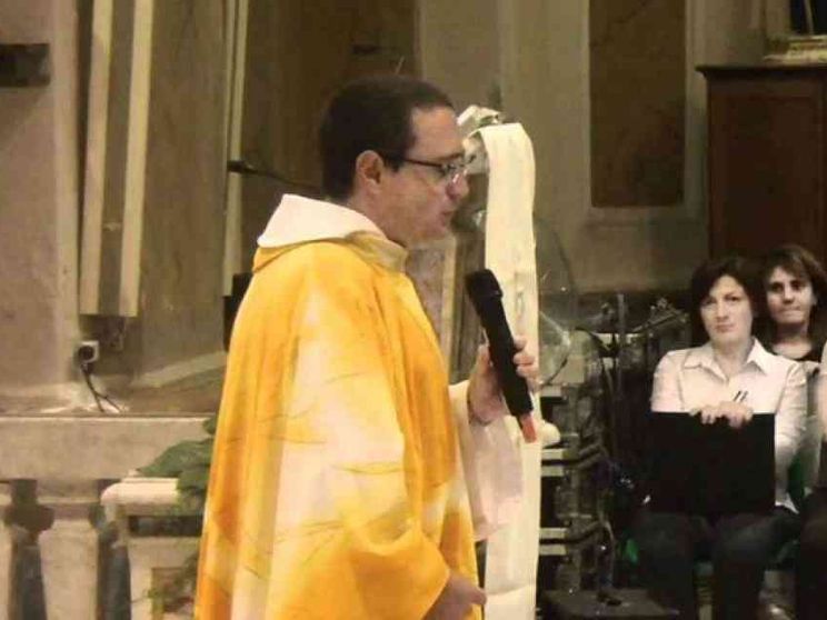 È un sacerdote della Terra dei Fuochi l'ambientalista dell'anno
