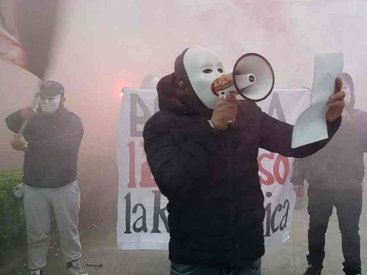 Blitz di Forza Nuova al quotidiano la Repubblica, proclami e fumogeni