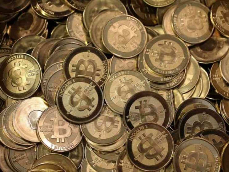 I rischi dietro alla corsa dei bitcoin e il compito dell'informazione