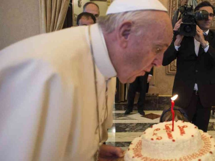 Auguri papa Francesco. La Cei: vicinanza cordiale e fedele