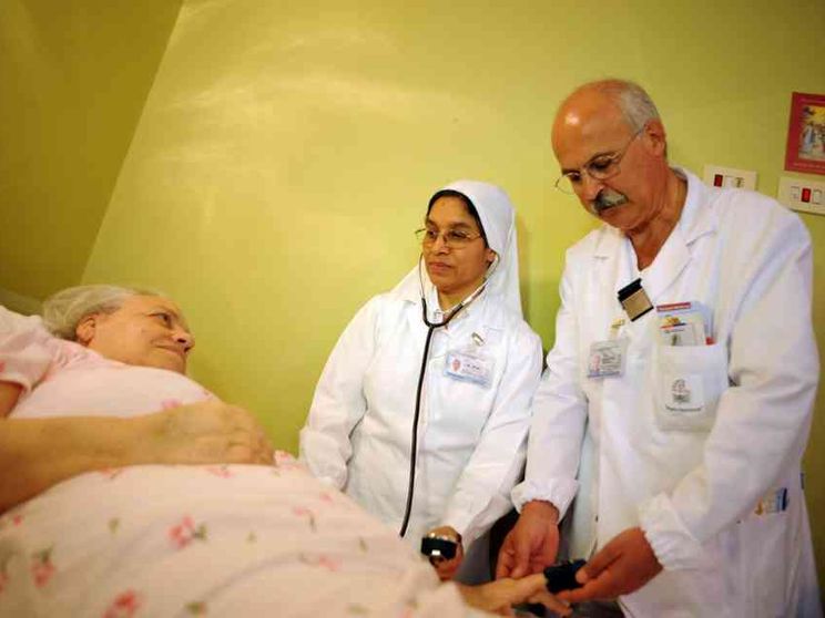 Obiezione al biotestamento: la deriva individualista e la risposta cristiana