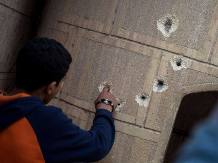 Cristiani copti nel mirino: attentato a una chiesa e un negozio