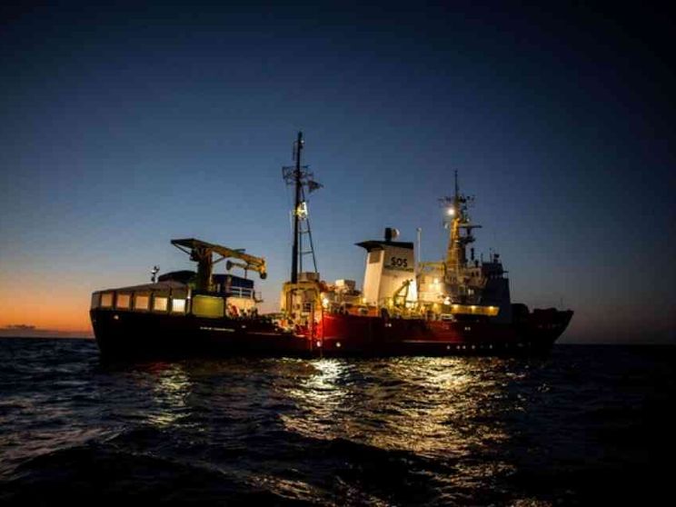 In mare con le ultime Ong rimaste «I viaggi? Continuano come prima»