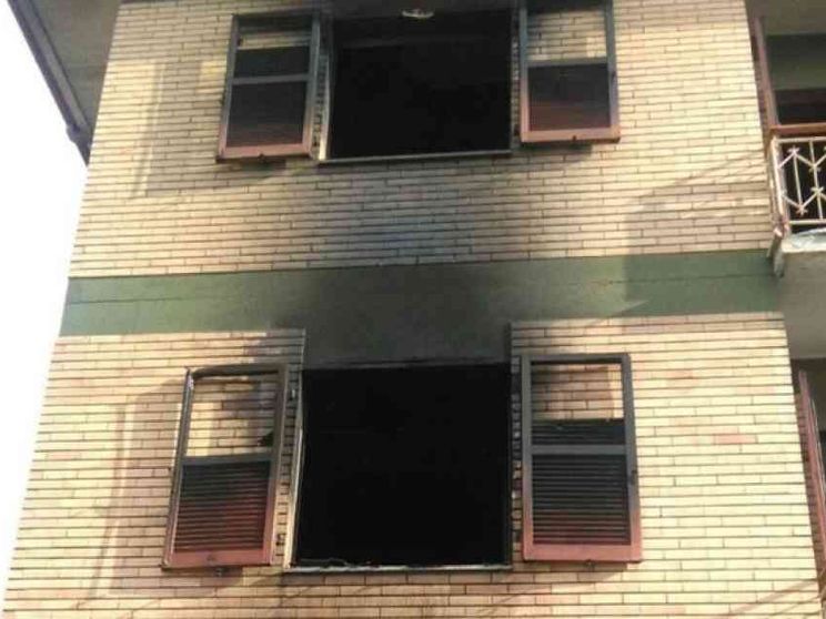 Casa per minori incendiata Gli inquirenti: «Odio razziale»