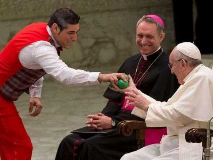 Papa Francesco invita i poveri, i profughi e i carcerati al circo Medrano