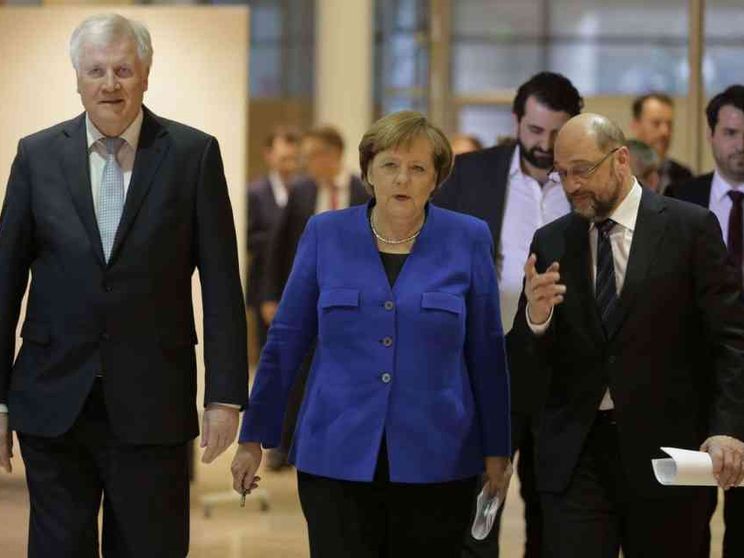C'è il governo: accordo Merkel-Schulz su tasse, famiglie e migranti