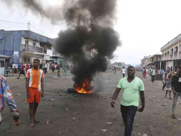 Spari fuori dalla cattedrale di Kinshasa dopo la Messa del cardinale Monsengwo