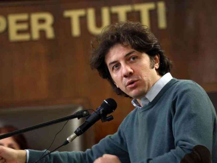 Dj Fabo, i pm «difendono» Cappato: «Va assolto»