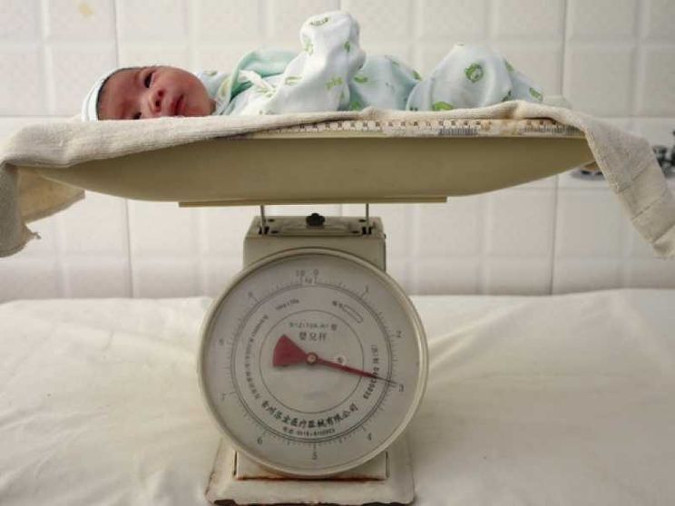 Cina, il baby boom si sgonfia già: nel 2017 calano i nati