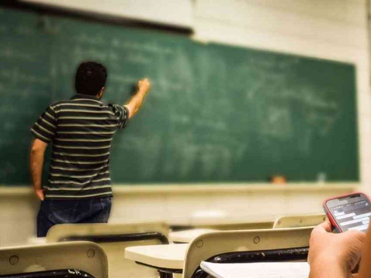 Le 10 regole per lo smartphone in classe