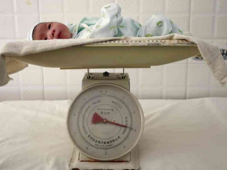 Cina, il baby boom si sgonfia già: nel 2017 calano i nati